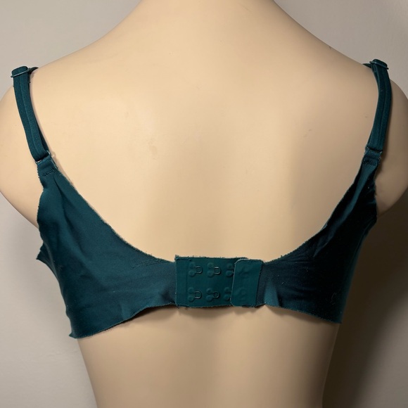 Victoria’s Secret • padded no wire bra - Picture 3 of 5